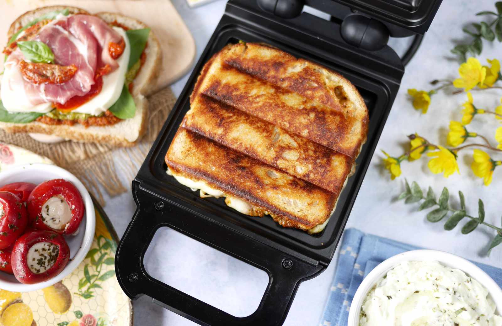 Tost przygotowany przy pomocy opiekacza Breville VST102X.